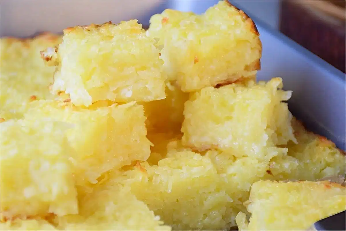 Bolo de mandioca com queijo