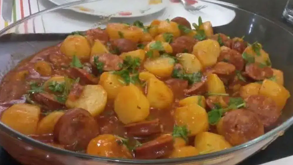 Refogado de calabresa com batata