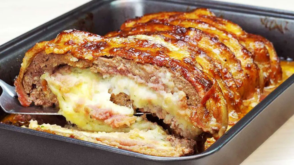 Bolo de carne com purê de batata